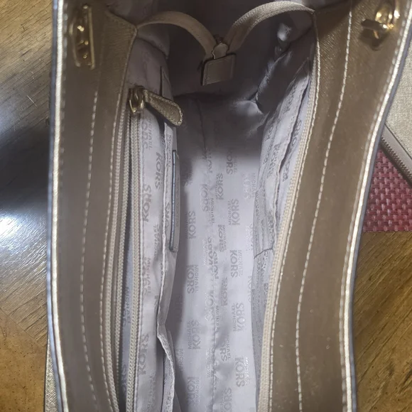 Michael Kors Gold Women's Bag and Wallet Set - Picture 6 of 9